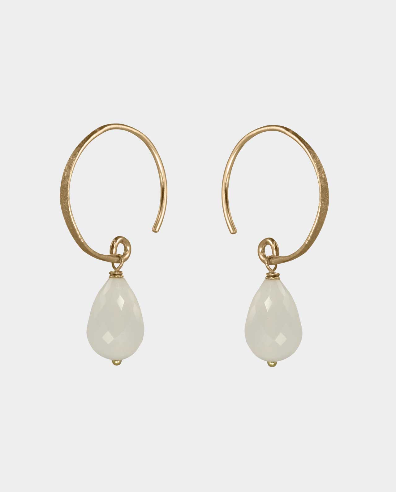 Gold earrings with grey moonstones that play in the light and are the obvious birthday present for the friend who loves beautiful jewelry with colourful gemstones and real gold