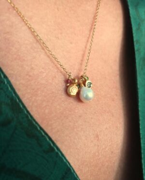 Sarah Siddons - halskæde med grøn og blå aventurin, granat og perle - pic. 1