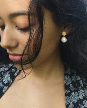 Anna Peale - øreringe med barokke perler og nubrede ørestikker - pic. 1