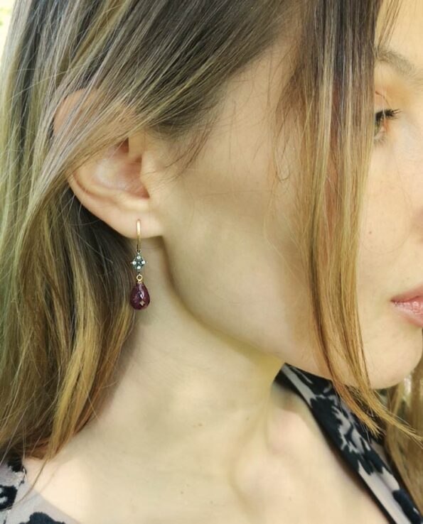 Rebecca Emes - øreringe med rubindråber - pic. 3