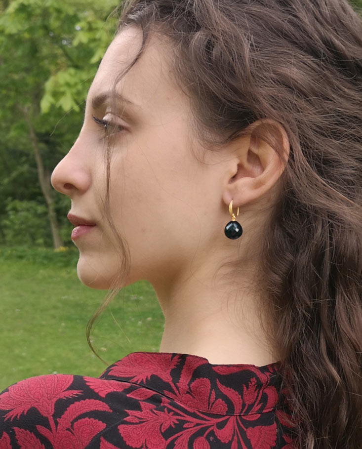 Anna do Rosário - earrings with black onyx and hammered ear hooks - Image 3